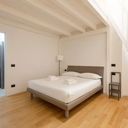 Guesthost - Cozy Corner With Balcony And Private Garage! Apartamento