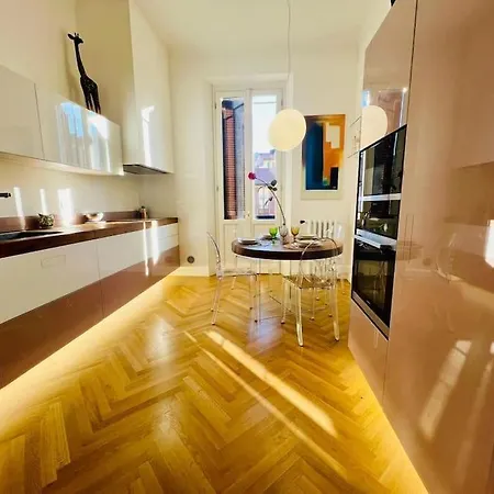 Prestigious Period - Free H24 Garage And Breakfast Апартаменты Милан