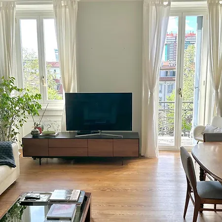 Ampio E Luminoso Bilocale Nel Centro Di * 밀라노