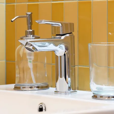 Guesthost - Casa Giuliana Splendido Trilocale Milán