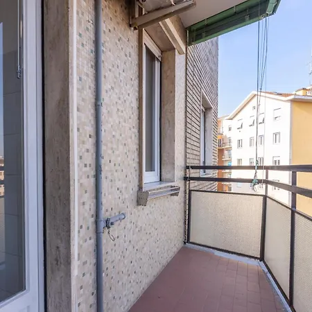 Guesthost - Casa Giuliana Splendido Trilocale *