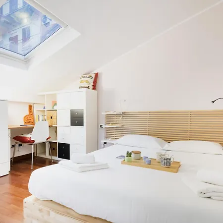 Easylife - - Corso Xxii Marzo 39pt - Duomo * Milão