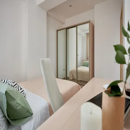 Golden Gem Con 3 Apartament *