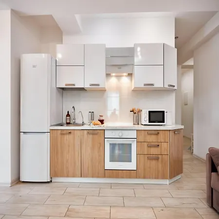 Apartament Golden Gem Con 3 *