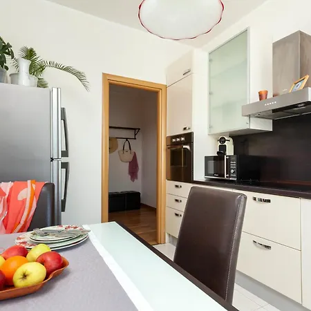 Two Spacious Bedrooms 1 Minute To Metro Stop * Милан
