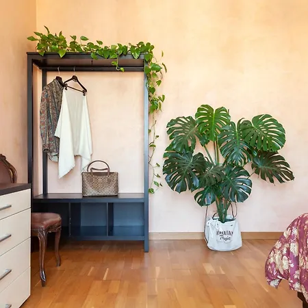 Two Spacious Bedrooms 1 Minute To Metro Stop Appartement *