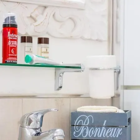 Elegant Triplex Townhouse With Luxe Terrace *