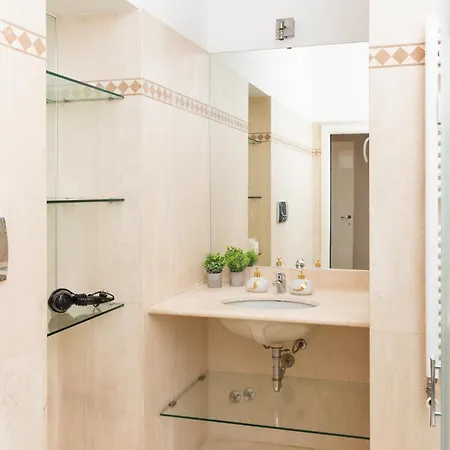 Artstay - Exclusive Apt, Free Parking, Metro, Tram Apartamento *
