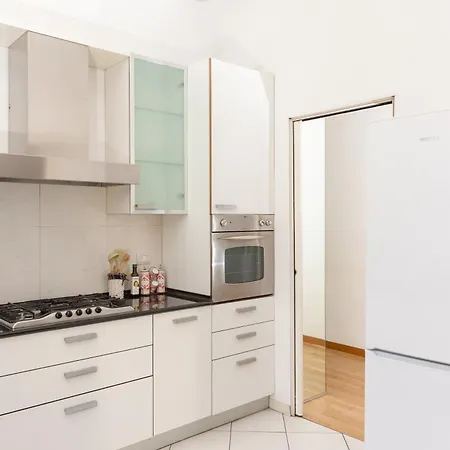 Artstay - Exclusive Apt, Free Parking, Metro, Tram