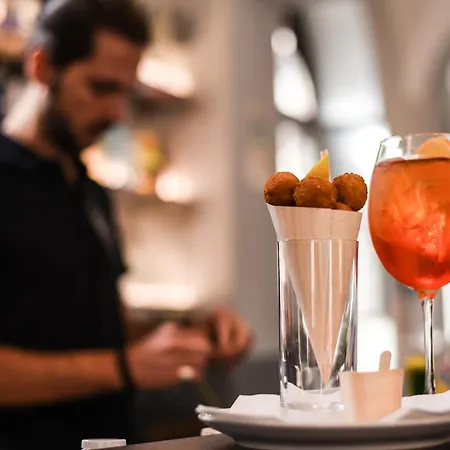 Хостел Babila & Bistrot *