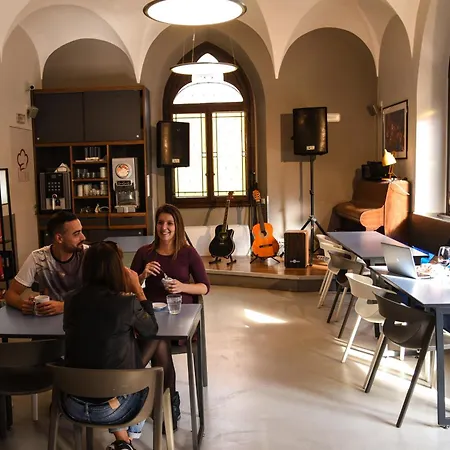 Хостел Babila & Bistrot *