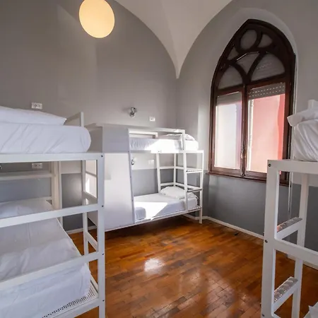 Hostel Babila & Bistrot *