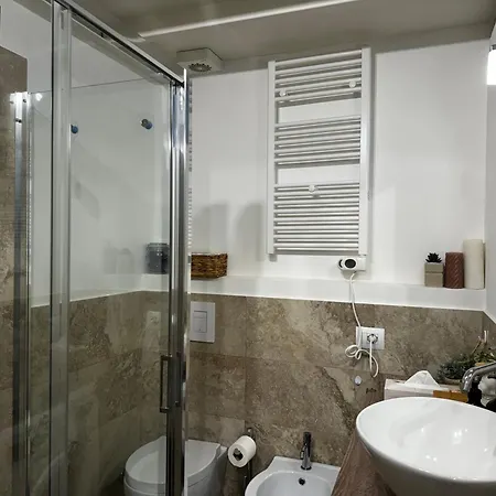 Regina In Corso Lodi - Sky Tv, Wifi E Breakfast Box