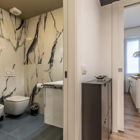 Stayeasy Quadronno33 - 3 Bedrooms, 2 Baths - Duomo Walking Distance *