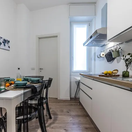 Stayeasy Quadronno33 - 3 Bedrooms, 2 Baths - Duomo Walking Distance Apartment