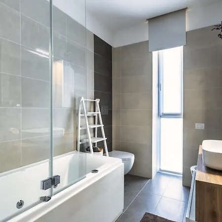 Appartamento 5 Min Walk From Subway Elegant & Modern *