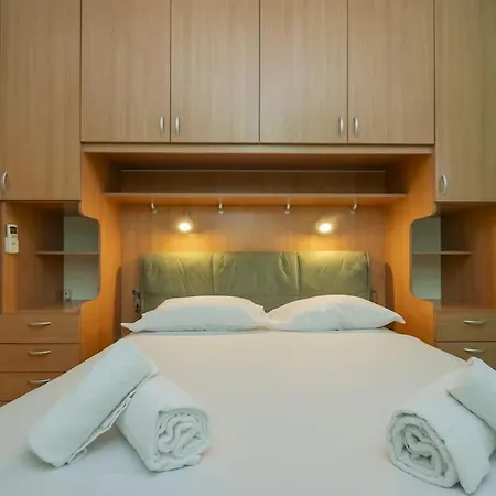 Youhosty - Paul Valery 3 * מילאנו