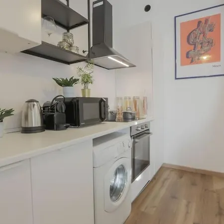 Apartment *navigli Art Attic*designarea Milan-wifi-netflix Milan