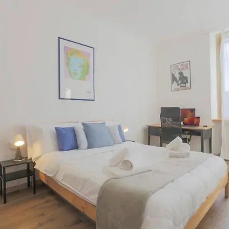 Apartment *navigli Art Attic*designarea Milan-wifi-netflix Milan