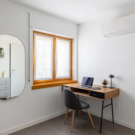 Daire Bocconi's Nest - Close To Duomo With Terrace Milano