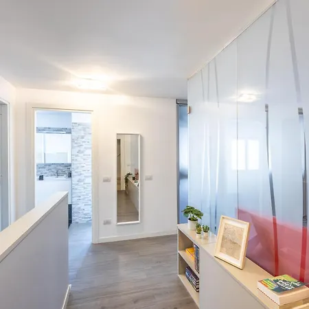 Bocconi's Nest - Close To Duomo With Terrace Daire Milano