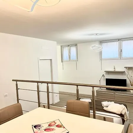 Lägenhet Loft Moderno A Milano