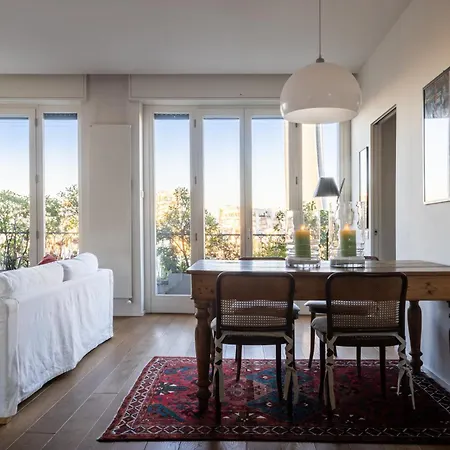 Life View With Terrace R&r Milán