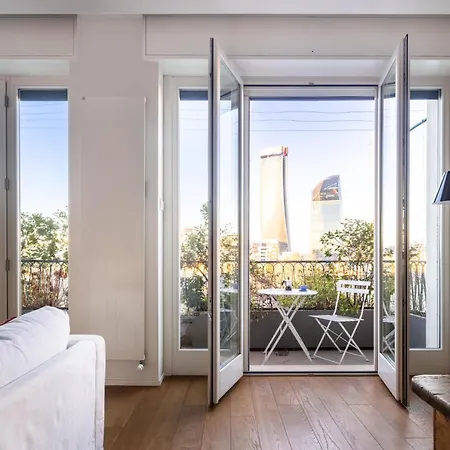 Life View With Terrace R&r Milan