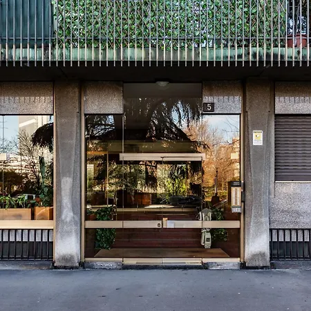 Daire - Brand New 4 Pax Life & The Giulio Cesare 5 *