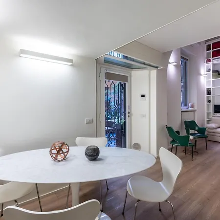 Luxury Duplex Flat With Sauna Few Steps From Duomo * Милан