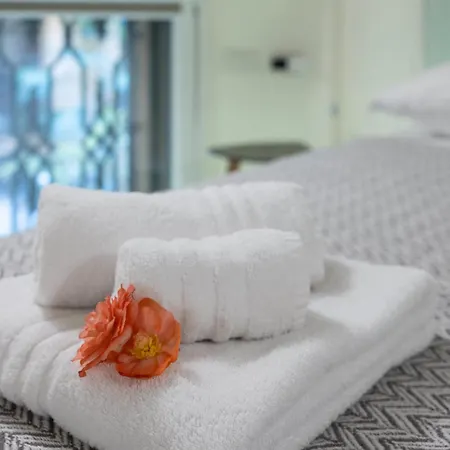 Апартаменты Luxury Duplex Flat With Sauna Few Steps From Duomo