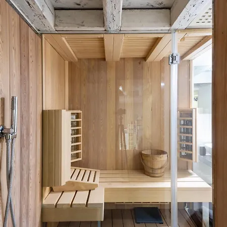 Апартаменты Luxury Duplex Flat With Sauna Few Steps From Duomo