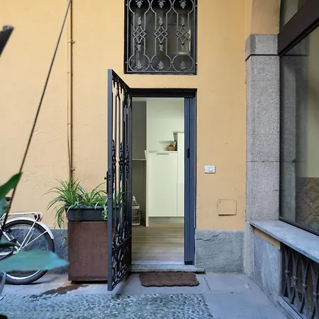Luxury Duplex Flat With Sauna Few Steps From Duomo Апартаменты *
