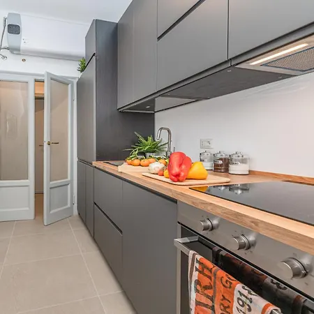 Apartahotel Art Around In Monti House 4*