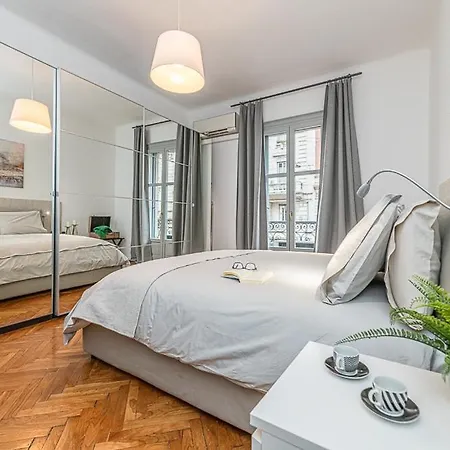 Apartahotel Art Around In Monti House