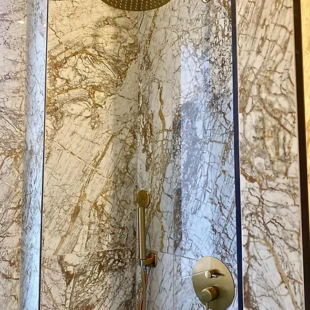 Апартаменты Intomilan I Design Galleria Del Corso Милан