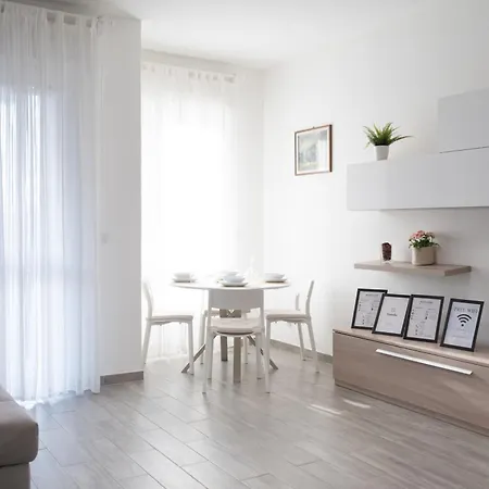 10min Rhofiera & Sansiro - 5min Metro - Ac - Freeparking Appartamento Milano