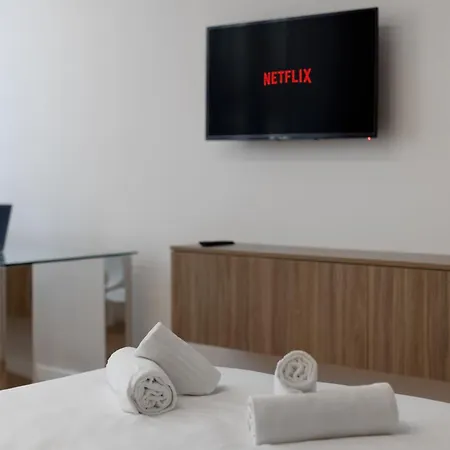 Navigli - Uni Bocconi Elegant Suite, Wi-fi, Tram Apartment Milan