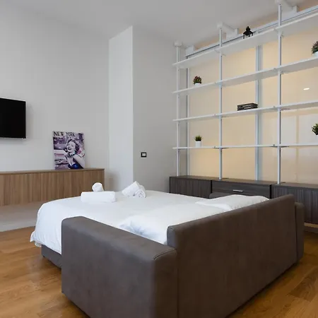 דירה Navigli - Uni Bocconi Elegant Suite, Wi-fi, Tram מילאנו