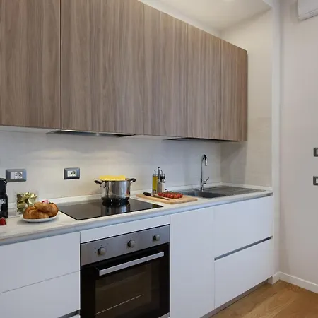 Navigli - Uni Bocconi Elegant Suite, Wi-fi, Tram * מילאנו