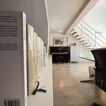 Ampio Loft Su Due Livelli Con Giardino דירה *
