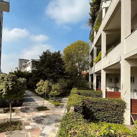 Апартаменты Ampio Loft Su Due Livelli Con Giardino *