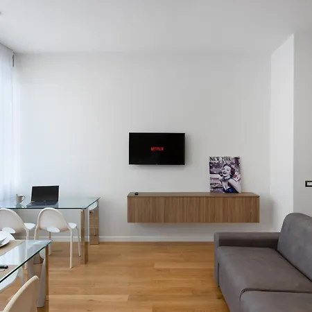 Navigli - Uni Bocconi Elegant Suite, Wi-fi, Tram * מילאנו
