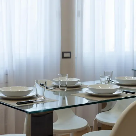 Navigli - Uni Bocconi Elegant Suite, Wi-fi, Tram מילאנו