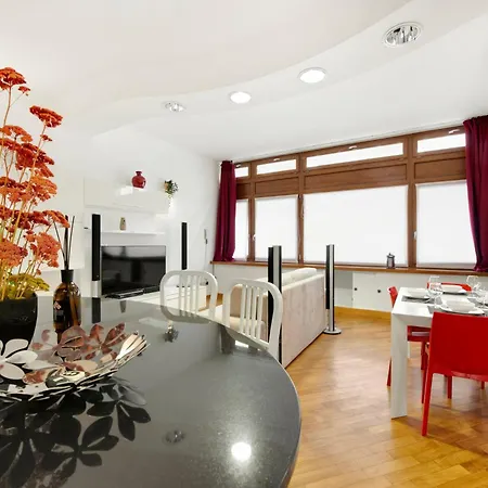 Garage Privato Gratuito - 600 Metri Duomo Daire *