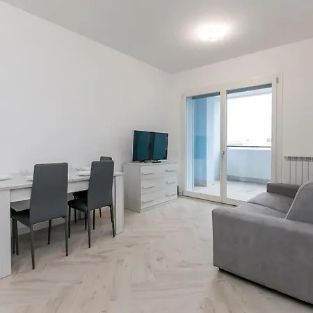 12th Floor Diamond Tower - 72 Milano