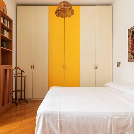 Bilocale In Porta Romana Διαμέρισμα *