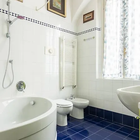 Bilocale In Porta Romana Διαμέρισμα *
