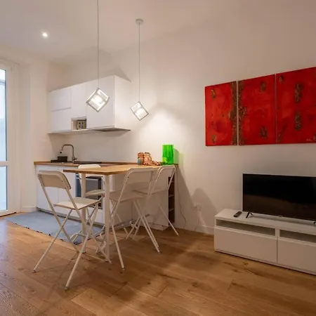 Apartamento Bilocale Ristrutturato A Nolo Milão