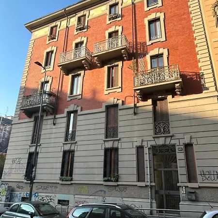 Ampio Bilocale Sui Navigli * Milano